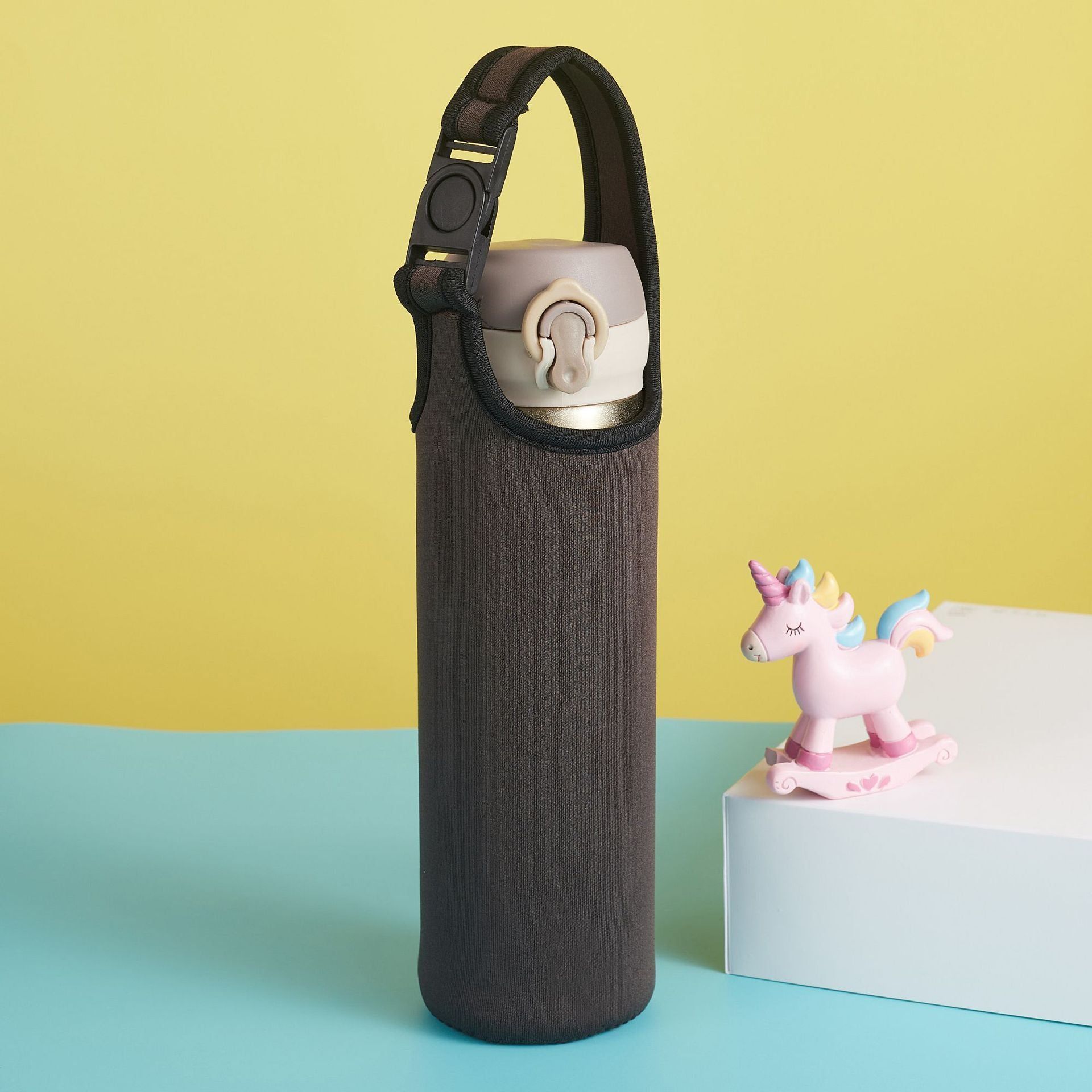 image-Portable Outdoor Water Cup Protective Case - 500-650ml Cloth Cover, Multiple Colors