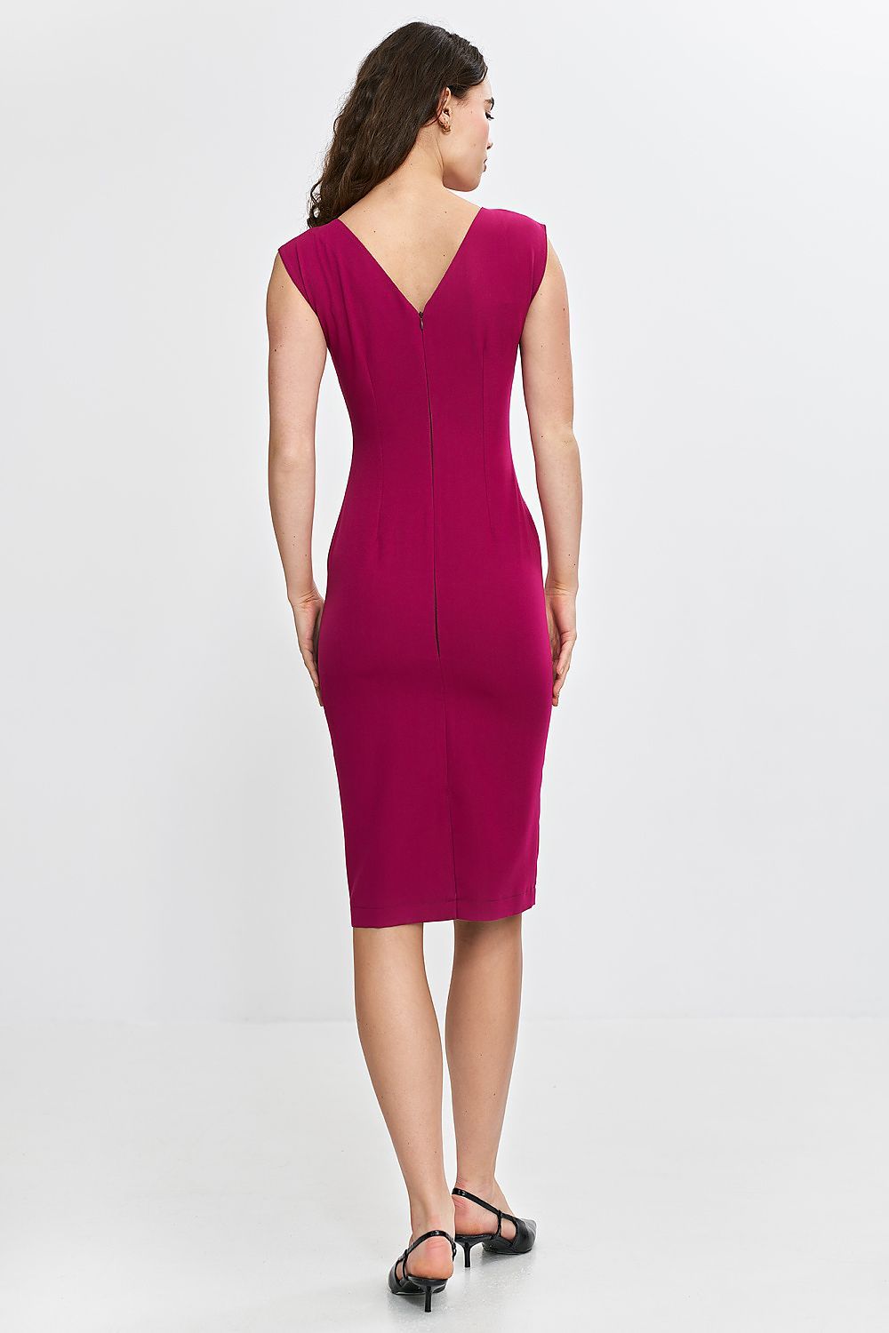 image-Nife Elegant Sleeveless Pencil Dress with V-Back
