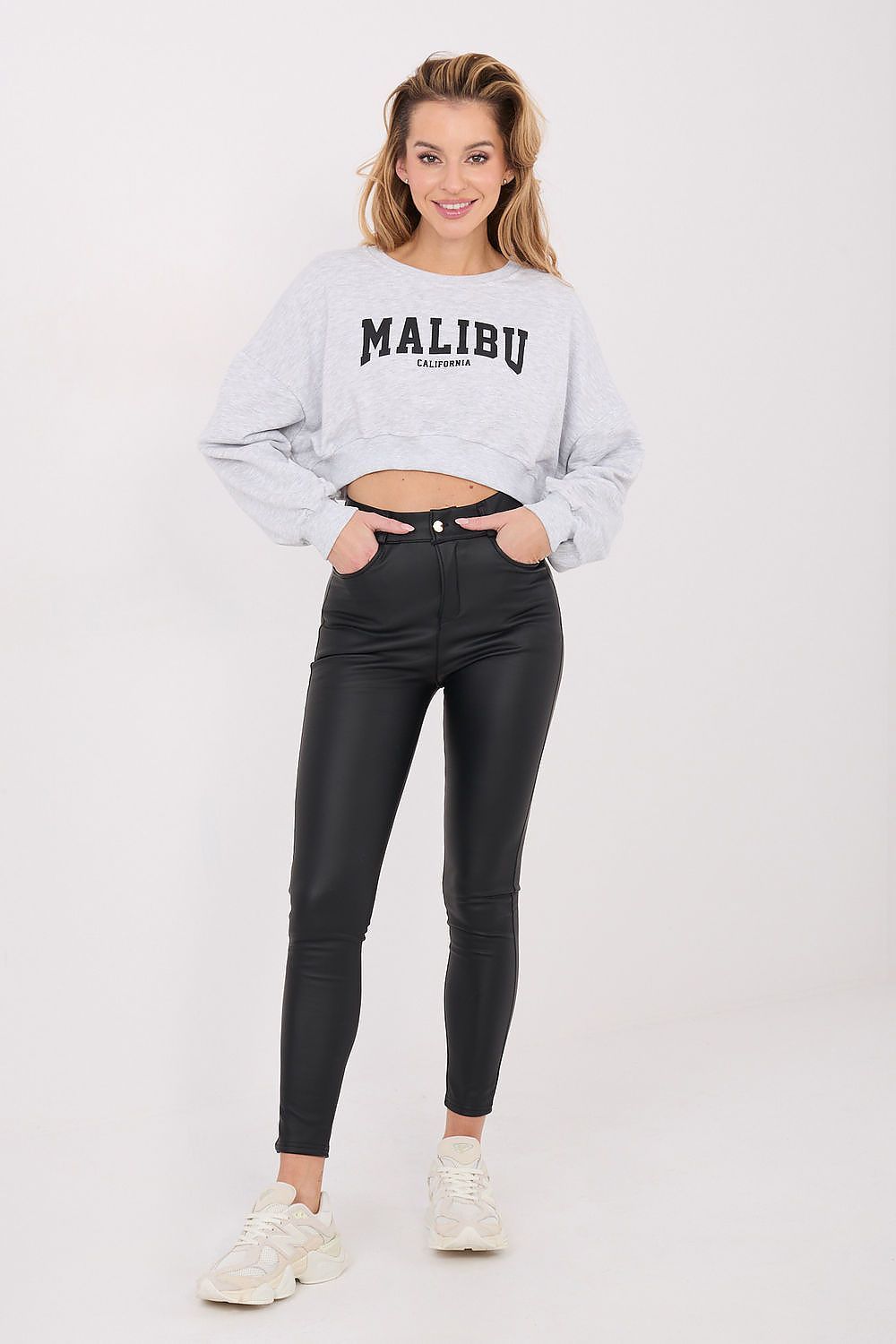 image-Women's Casual Cropped Sweatshirt - Cotton Blend One Size 