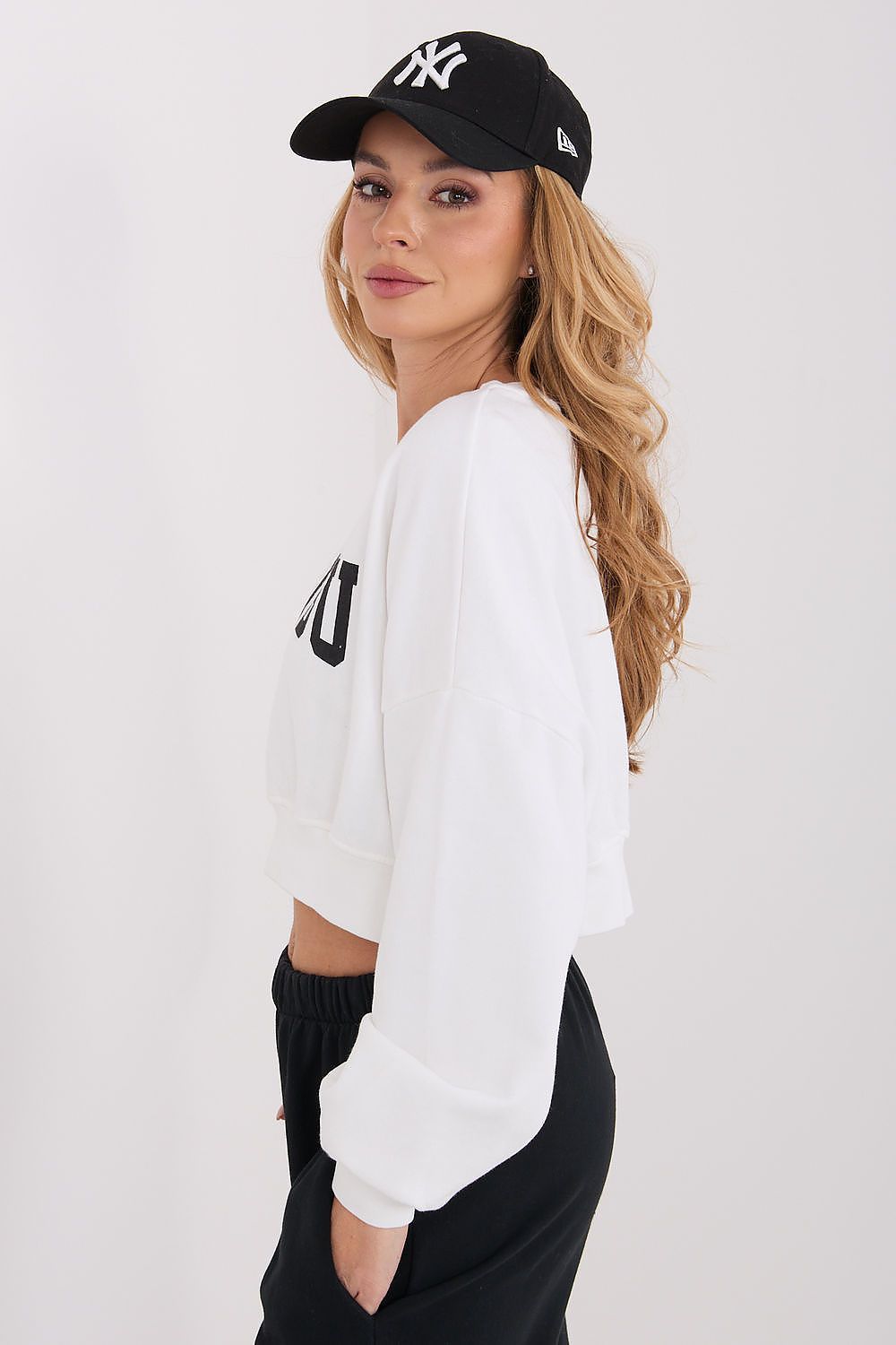 image-Women's Casual Cropped Sweatshirt - Cotton Blend One Size 