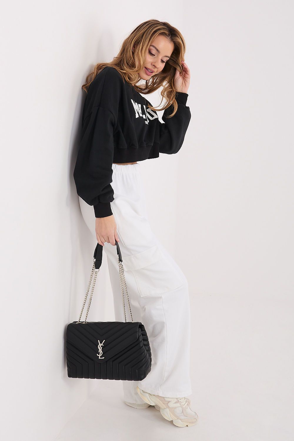 image-Women's Casual Cropped Sweatshirt - Cotton Blend One Size 