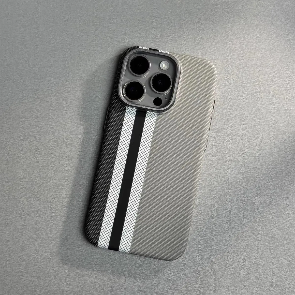 image-Suitable iPhone 15 Pro Max Kevlar Case - Carbon Fiber Pattern
