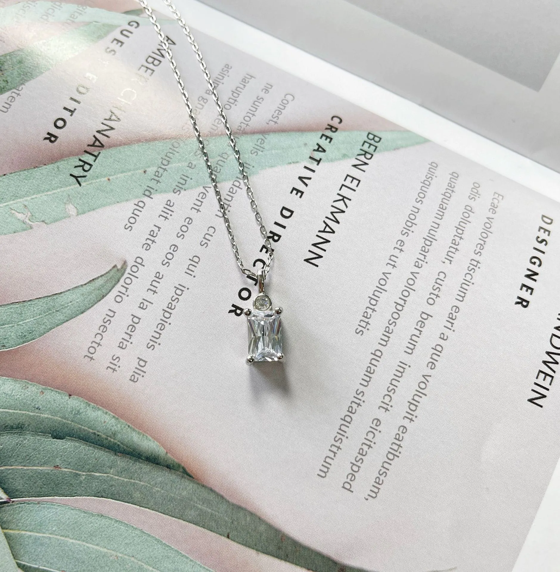 image-Korean Retro Square Green Diamond Necklace